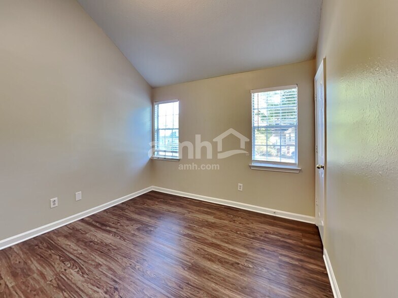 Building Photo - 131 The Esplanade Way SW