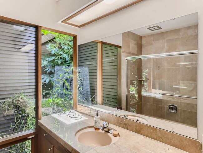 Building Photo - 4bd/3ba Kirkland House