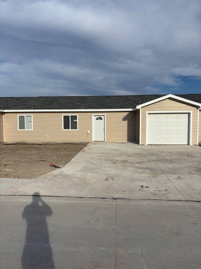 Building Photo - NP Rentals - 2401 W 18th St #2