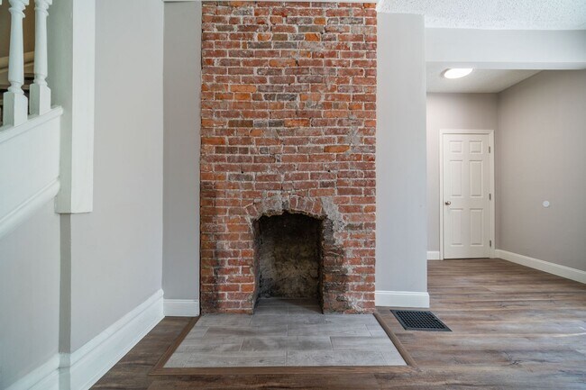 Building Photo - 810 Miller Ave