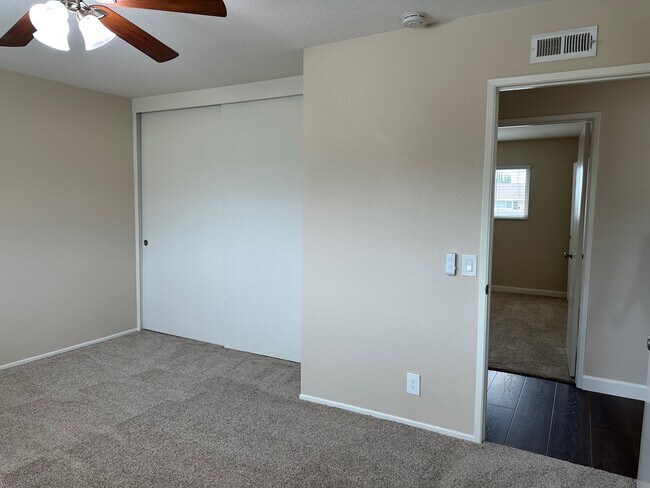 Building Photo - 1393 Scotch Cir
