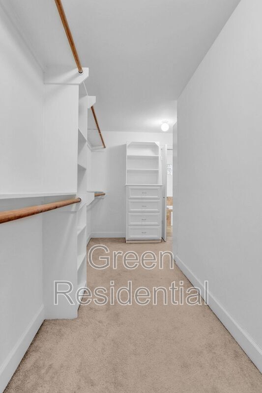 Building Photo - 919 E 36th St