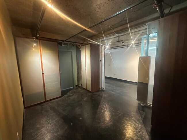 Building Photo - 328 W 200 S