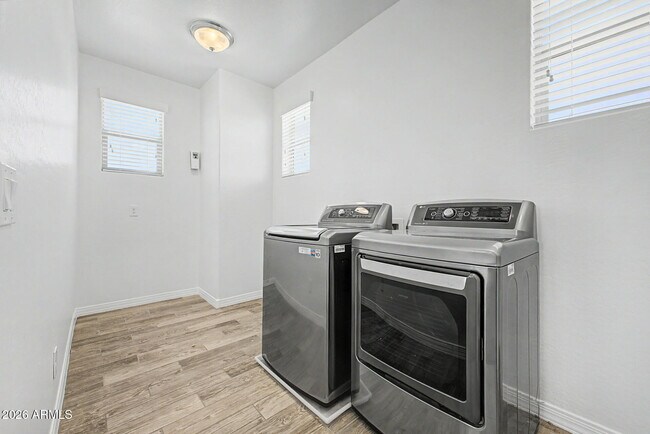 Building Photo - 15912 W Sierra St