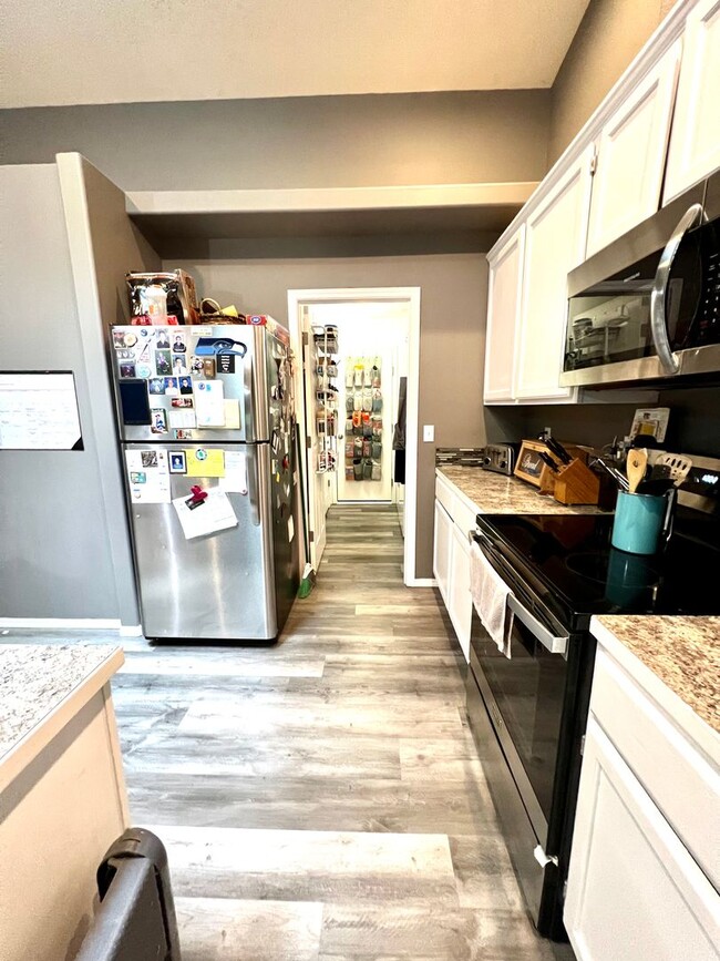Building Photo - Remodeled 3-Bedroom Duplex Home in North G...