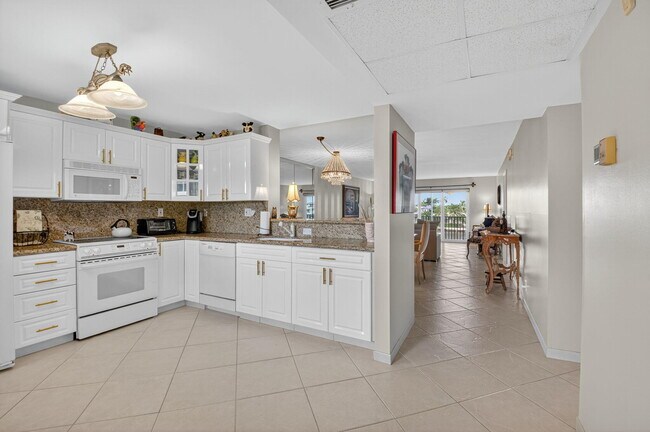 Building Photo - 2871 N Ocean Blvd
