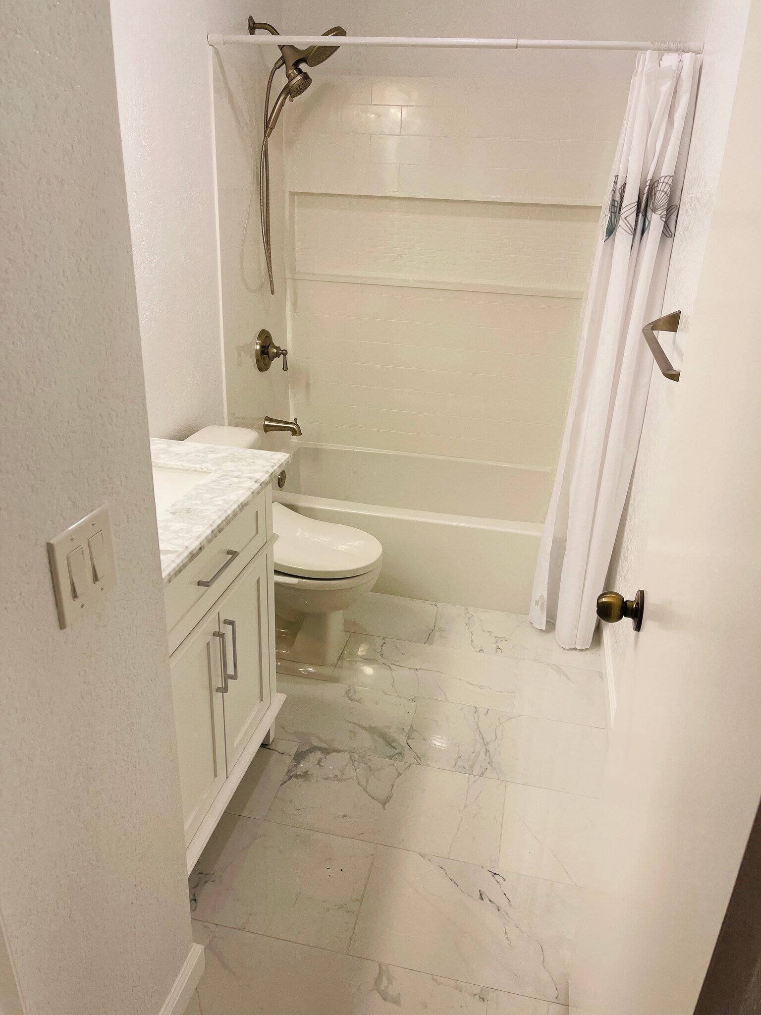 Building Photo - 11267 Avenida de los Lobos