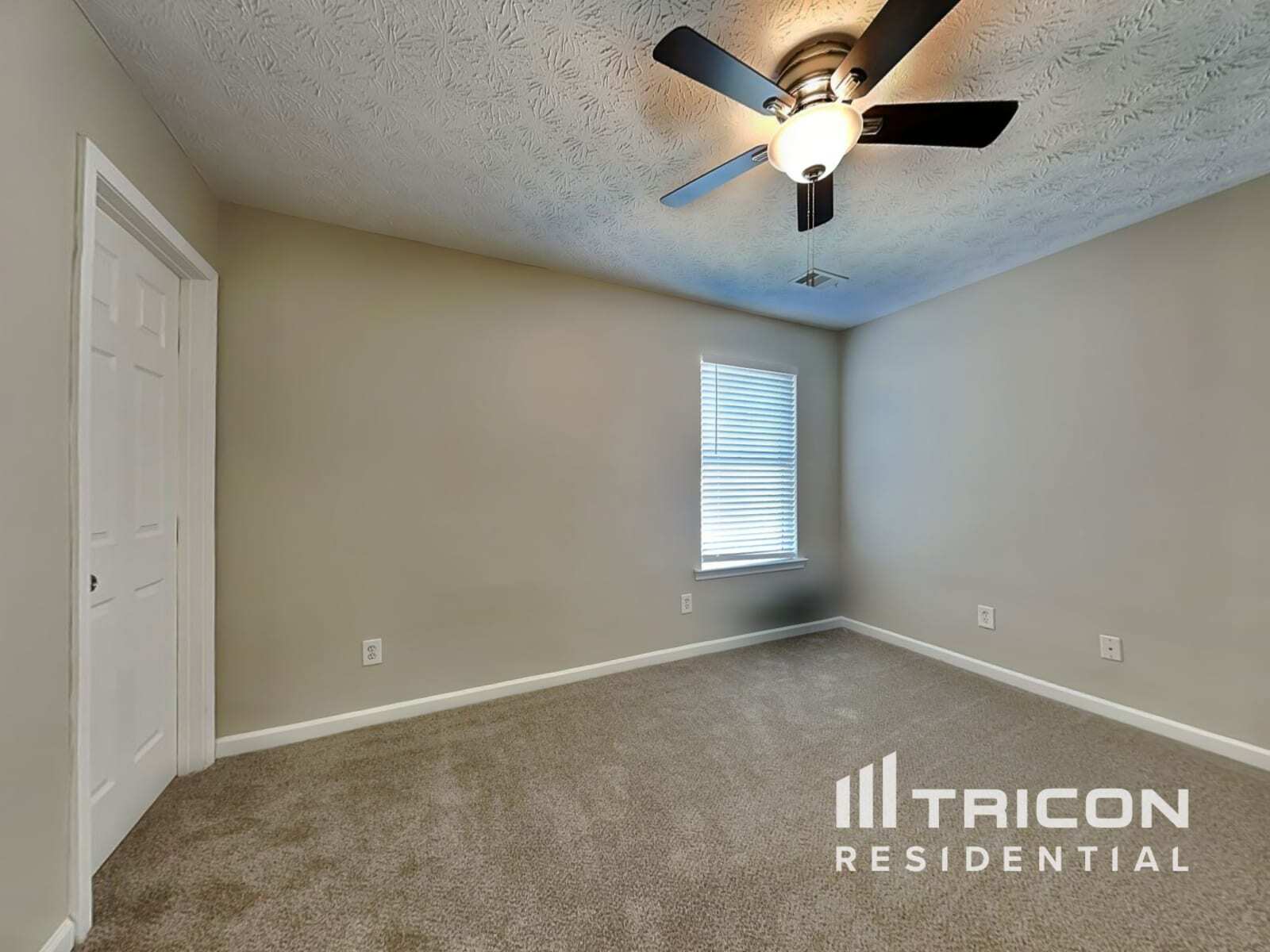 Building Photo - 4664 Parkway Cir