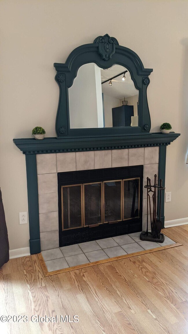 Building Photo - 1006 Greenwich Dr