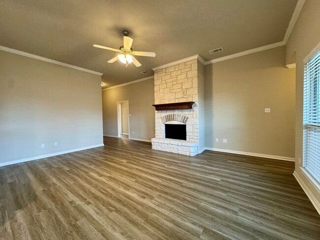 Building Photo - Duplex on Hilltop Drive | Midway ISD *Leas...