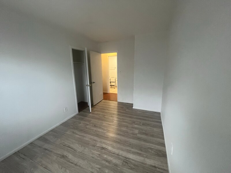 Building Photo - 57-75 Cloverdale Blvd