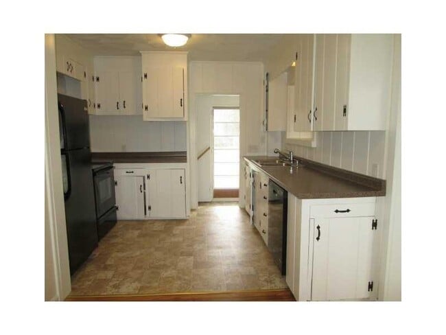 Building Photo - 180 Kingstown Rd