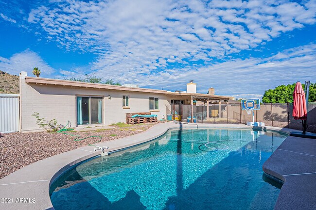 Building Photo - 4353 E Pearce Rd