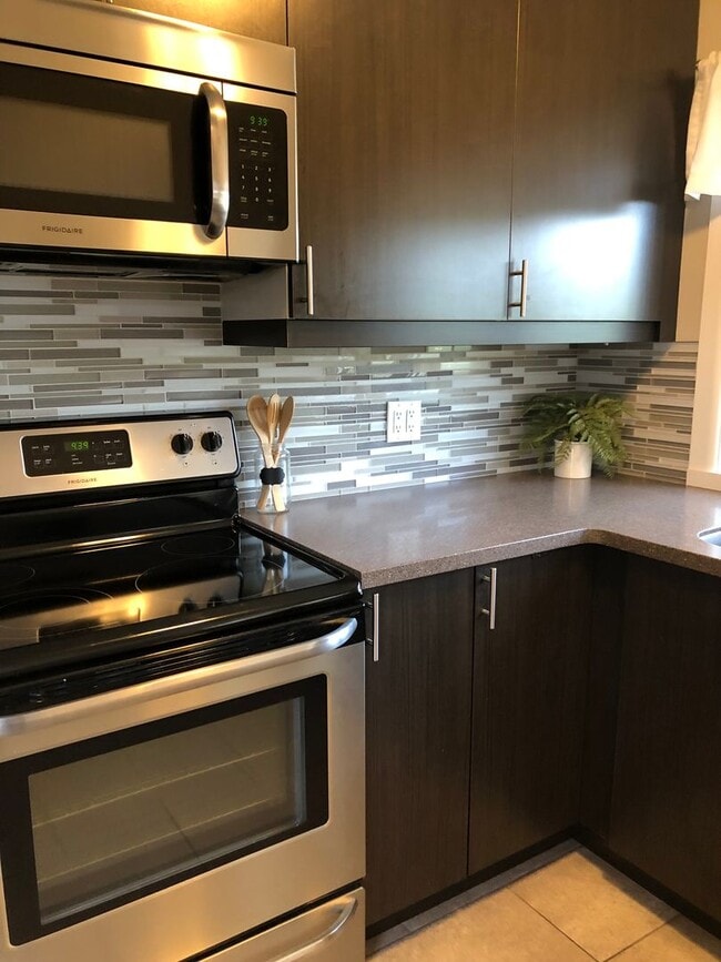 Building Photo - Updated throughout with new master suite!