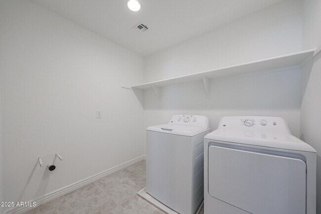 Building Photo - 14767 W Cottontail Ln