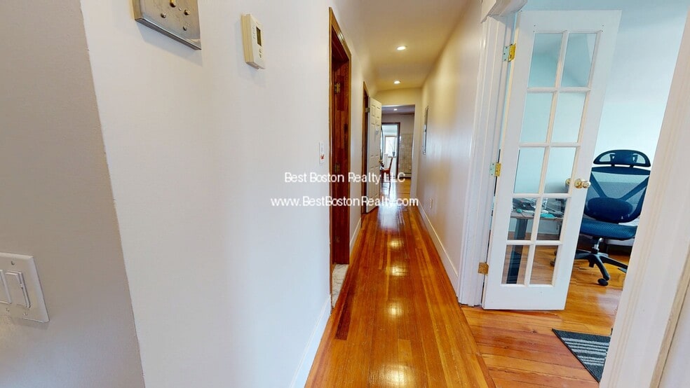 Building Photo - 15 Stanley Ave