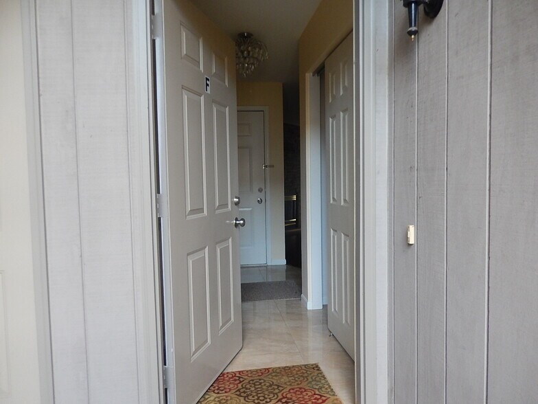 Building Photo - 375 Woodridge Cir