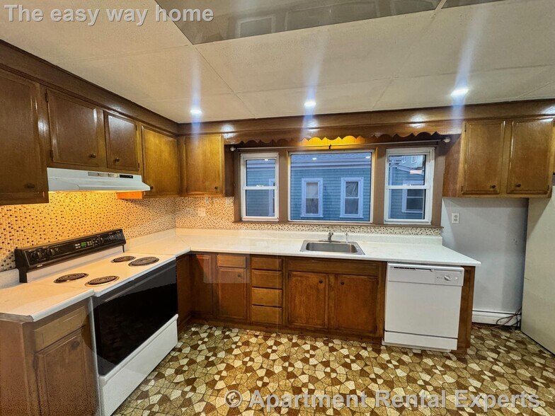 Primary Photo - 95 Kidder Ave