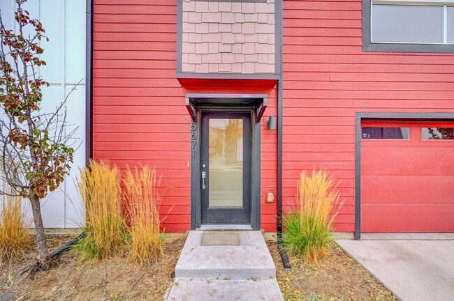 Building Photo - $2,695.95- 3 bed, 3.5 bath located in Lakewood with AC, and In Unit Laundry!