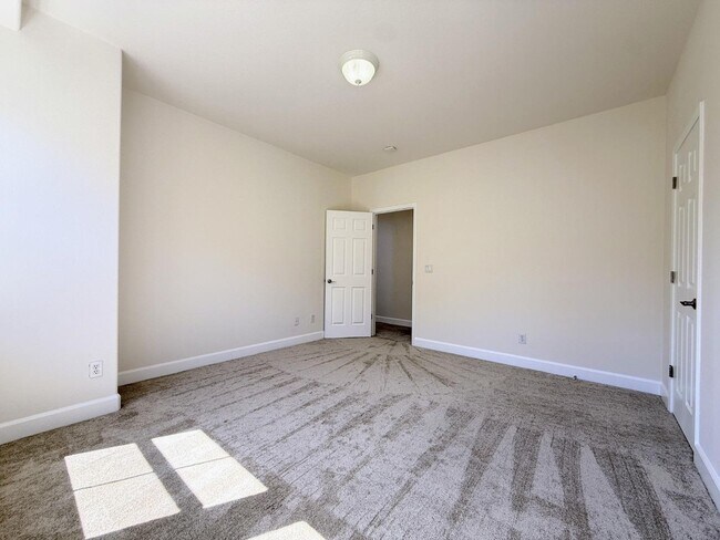 Building Photo - 2017 Mary Helen Ln