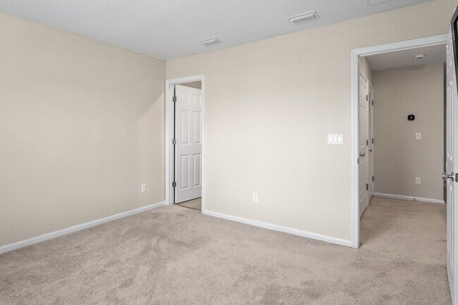 Building Photo - 3 Bedroom / 2.5 Bathroom Townhouse in the Meadows at Oakleaf