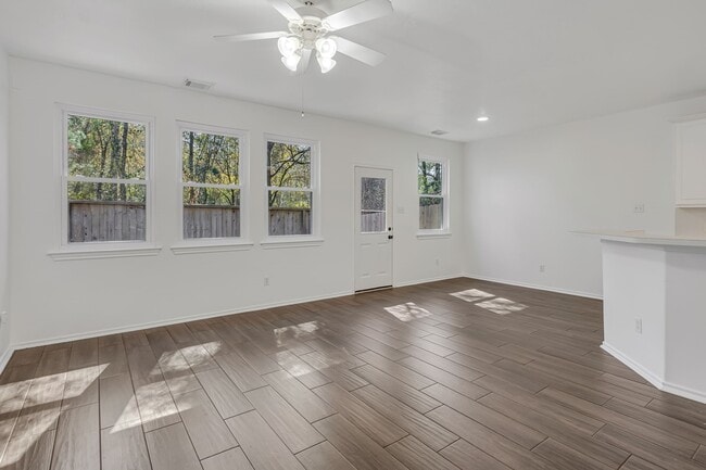 Building Photo - 209 Summerhaze Cir