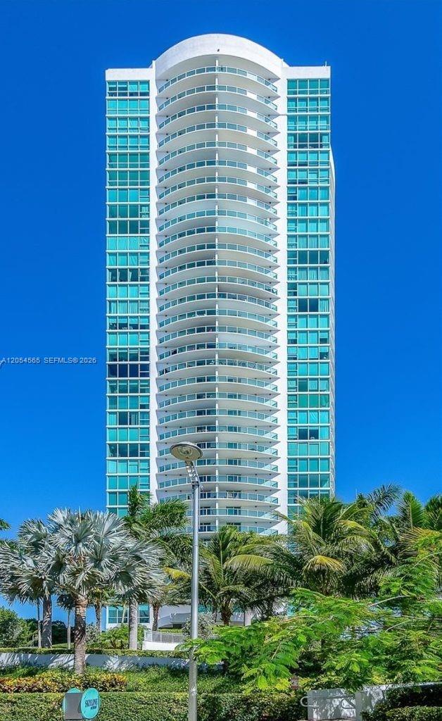 Building Photo - 2101 Brickell Ave