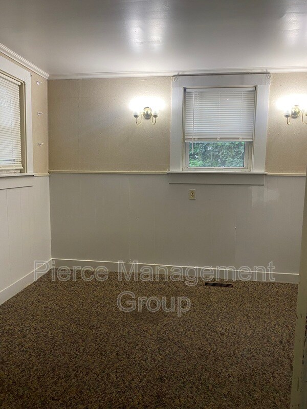 Building Photo - 308 Bartlett St