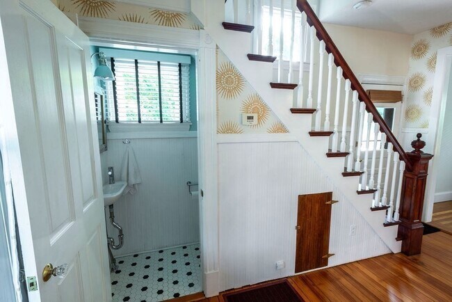 Building Photo - 74 Oakland St