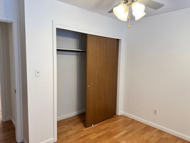 Building Photo - 4400 Everton Dr