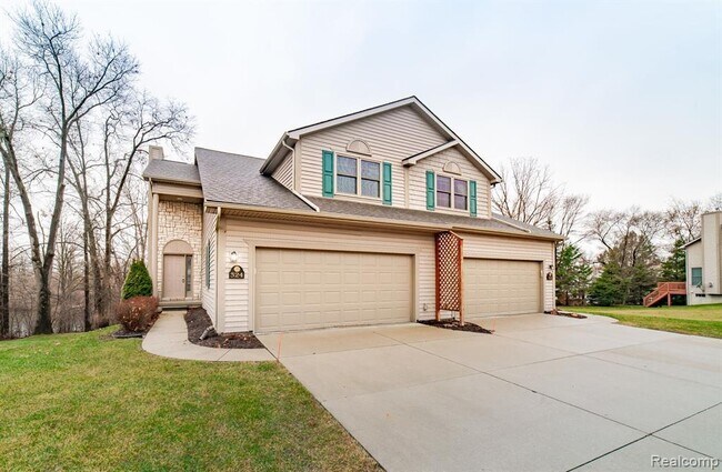 Primary Photo - 324 Stratford Ln