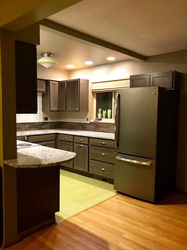 kitchen - 703 SE 70th Ave