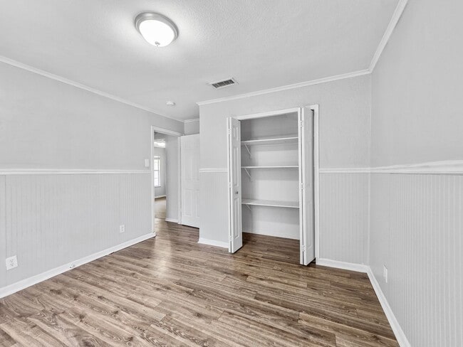 Building Photo - Coming Soon! 3 BR/2BA | Newly Renovated Single Family Home | 1-Car Garage Parking | In Weatherford!