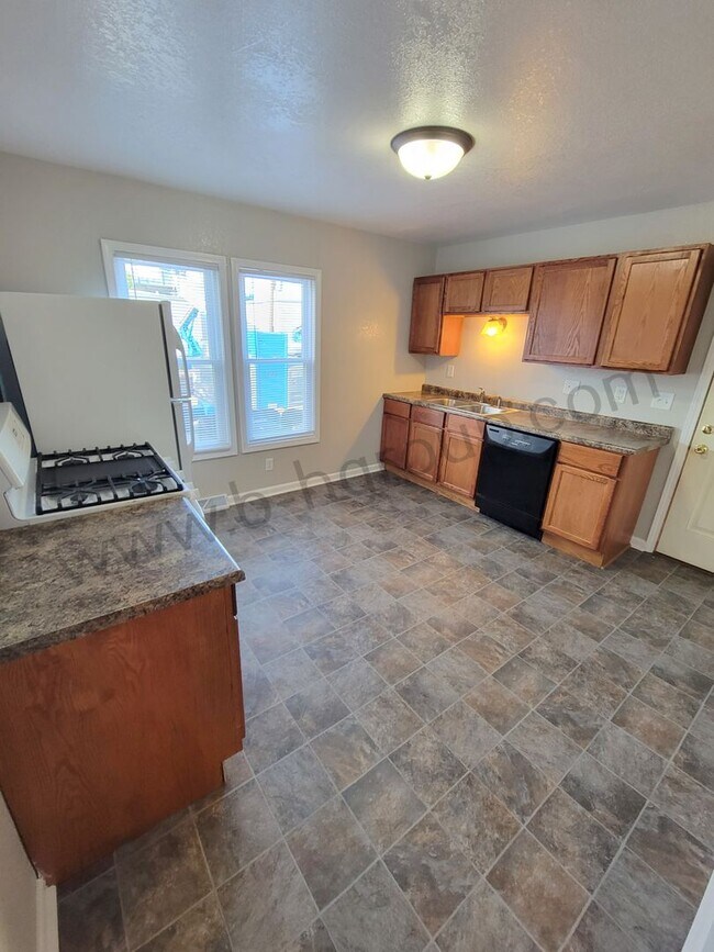 Building Photo - 6411 32nd Ave