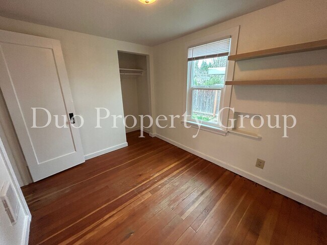 Building Photo - 13th &amp; Chambers