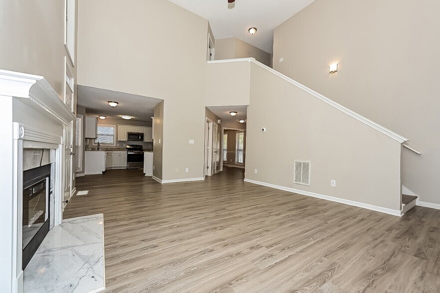 Building Photo - 1374 Buckingham Dr