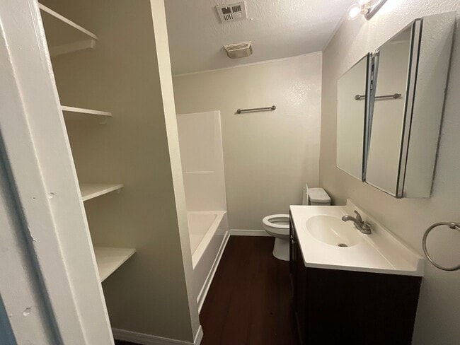 Building Photo - 308 E Kittyhawk Dr