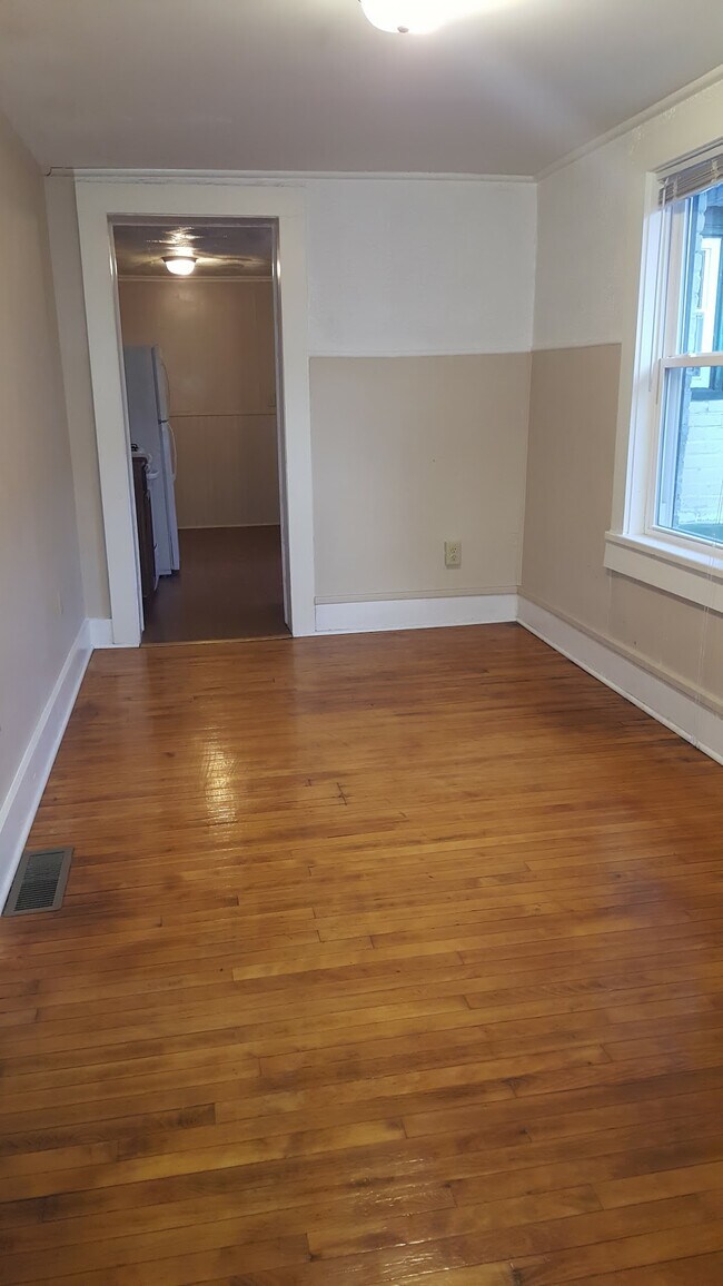 Living room - 416 Henry St