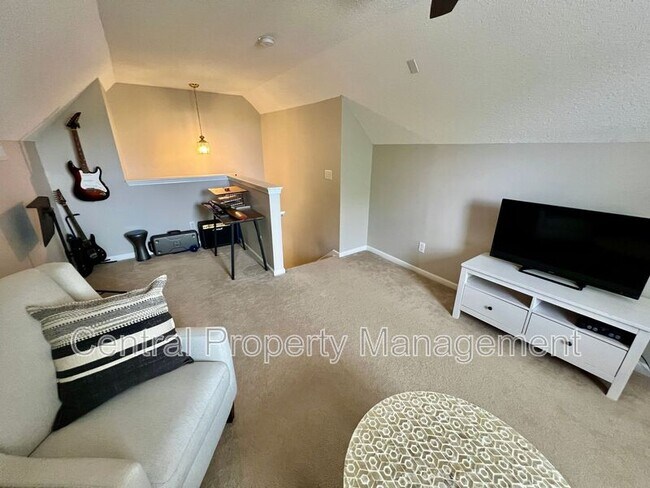 Building Photo - 952 Breezewood Ct
