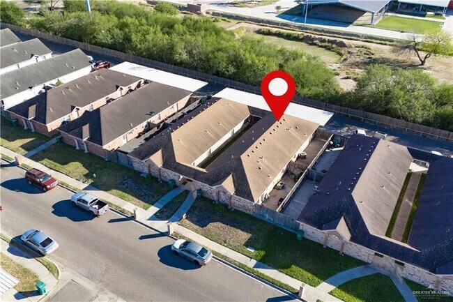 Building Photo - 1600 E Quail St
