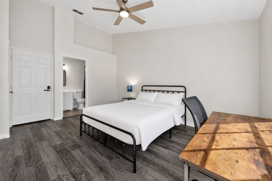 Building Photo - 4214 Plantation Cove Dr