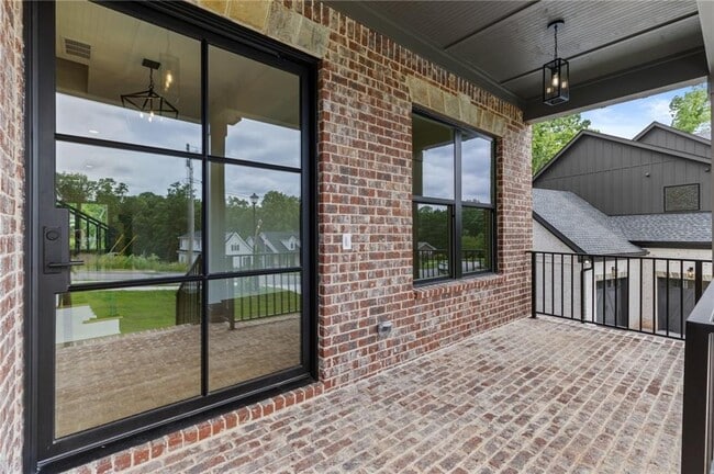 Building Photo - 6120 Hutchins Dr