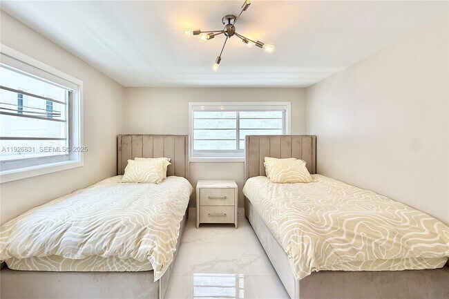 Building Photo - 4122 Collins Ave