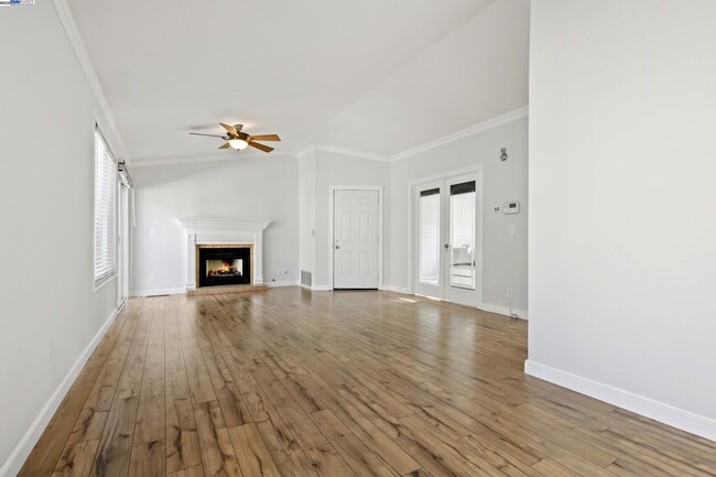 Building Photo - 384 Mill Rd