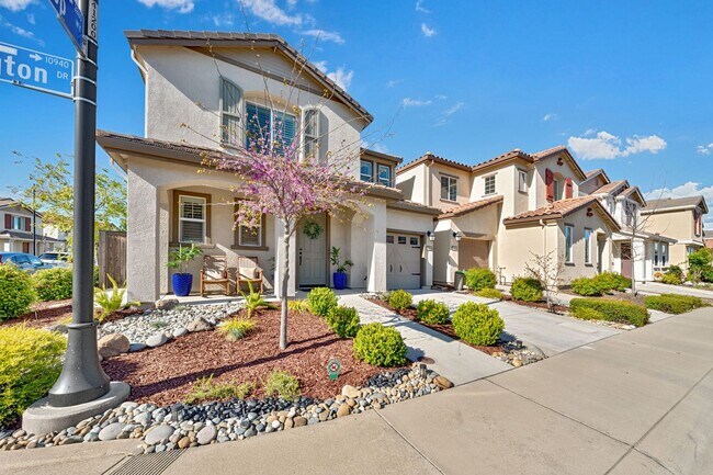 Building Photo - Designer Upgrades & Custom Touches in This...