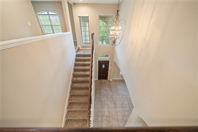 Building Photo - 667 Oak Cir Dr E