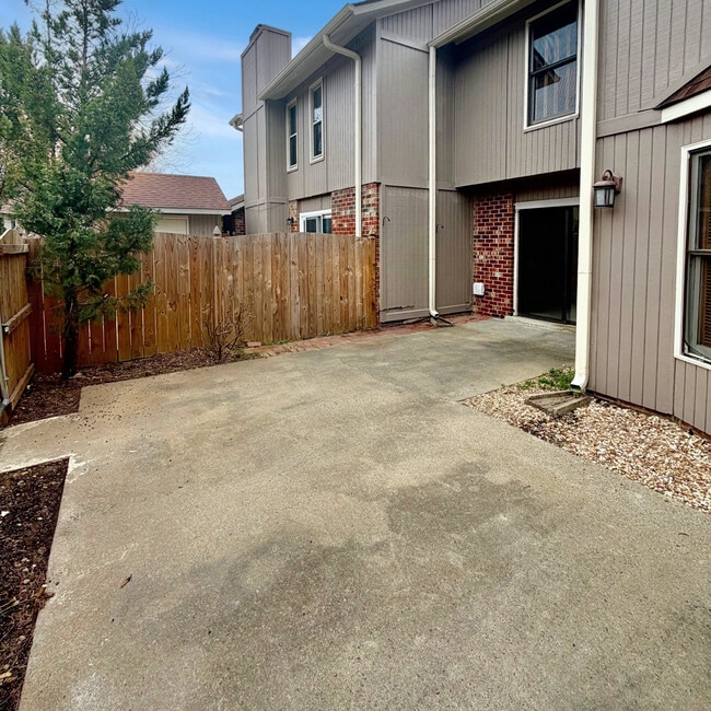 Building Photo - 1849 Quail Ridge Rd