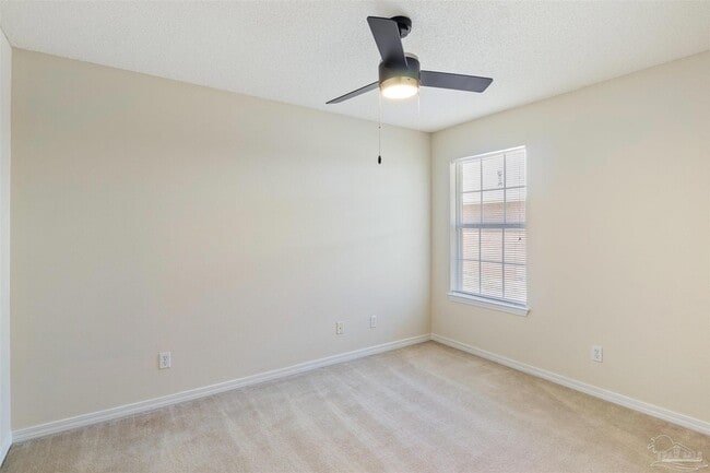 Building Photo - 605 Downhaul Dr