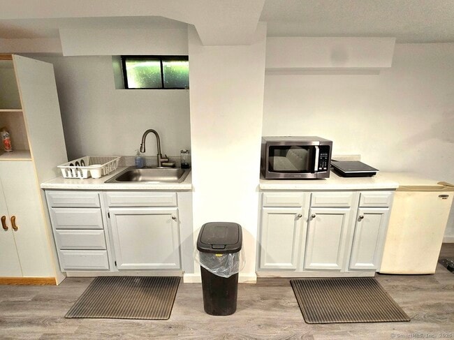 Building Photo - 196 Ridgewood Rd