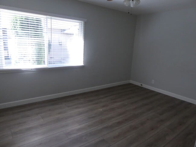 Building Photo - Charming Single-Story 2-Bedroom Home in Burbank!
